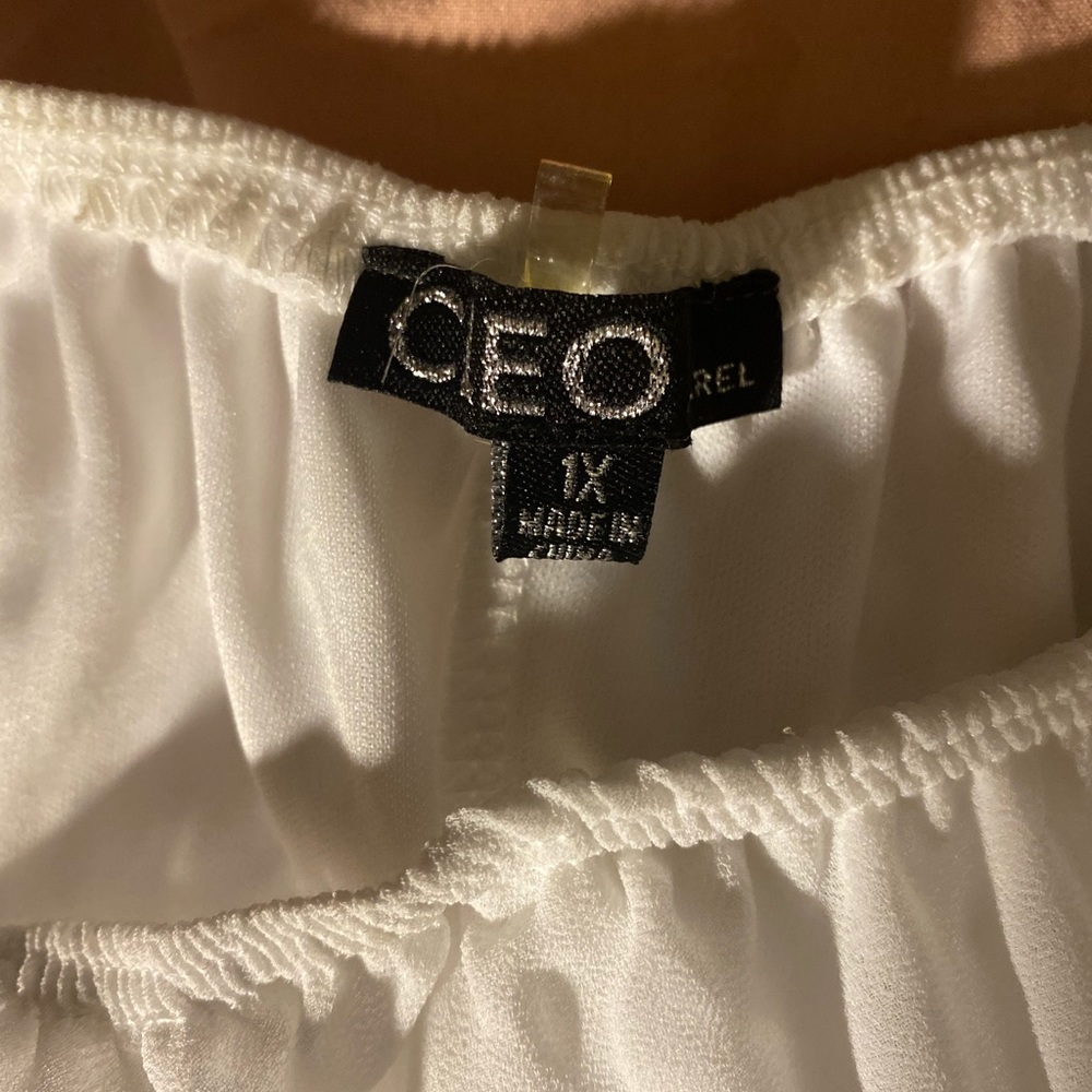 White blouse - Picture 3 of 3